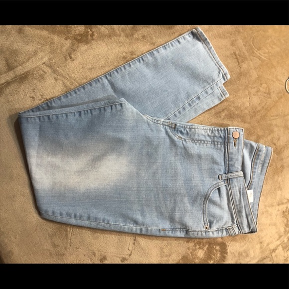 Old Navy Denim - Cute jeans never worn Old Navy Denim - Cute jeans never worn